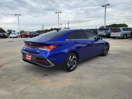 2024 Hyundai ELANTRA Limited