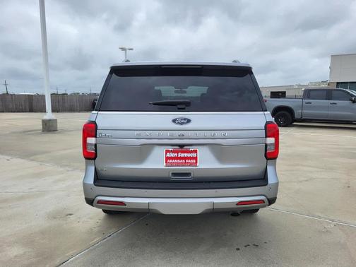 Iconic Silver Metallic 2023 Ford Expedition XLT