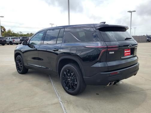 Mosaic Black Metallic 2024 Chevrolet Traverse LS