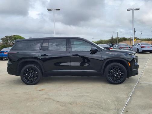 Mosaic Black Metallic 2024 Chevrolet Traverse LS