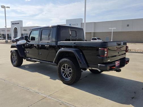 Black Clearcoat 2026 Jeep Gladiator Mojave 4x4