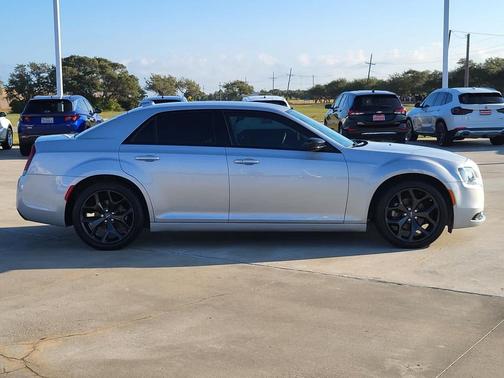 2022 Chrysler 300 Touring