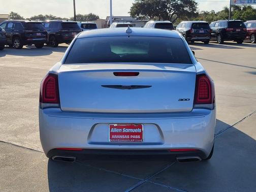 2022 Chrysler 300 Touring