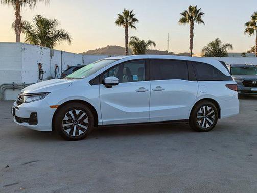 Platinum White Pearl 2026 Honda Odyssey EX-L