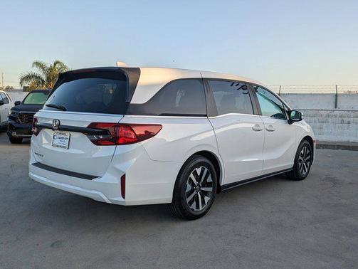 Platinum White Pearl 2026 Honda Odyssey EX-L