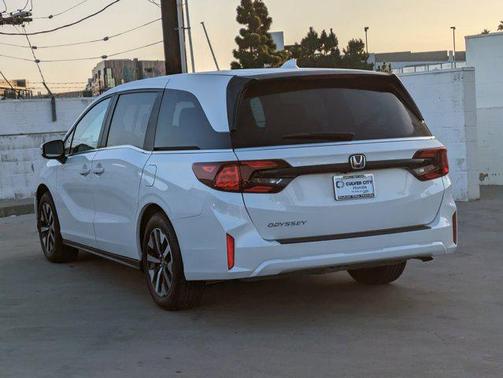 Platinum White Pearl 2026 Honda Odyssey EX-L