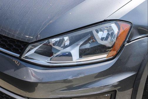 Platinum Gray Metallic 2017 Volkswagen Golf Alltrack TSI SE