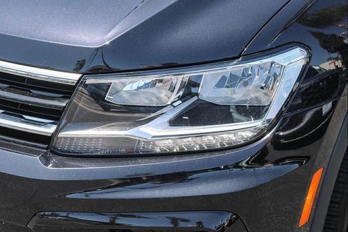 Deep Black 2021 Volkswagen Tiguan 2.0T SE R-Line Black