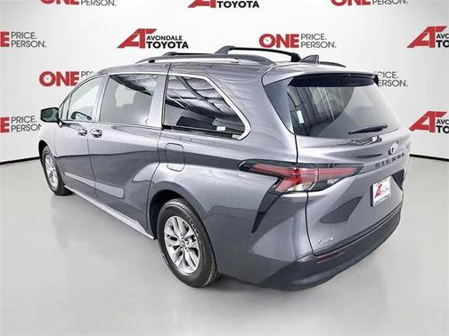 2025 Toyota Sienna LE