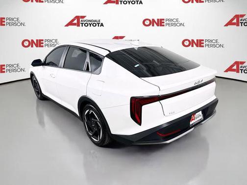 Snow White Pearl 2025 Kia K4 EX