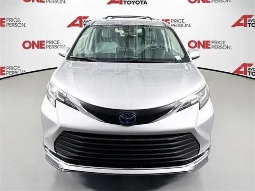 2021 Toyota Sienna XLE 8 Passenger