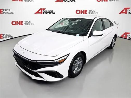 2024 Hyundai ELANTRA SE