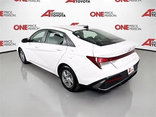 2024 Hyundai ELANTRA SE