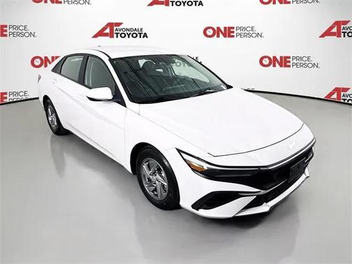 2024 Hyundai ELANTRA SE