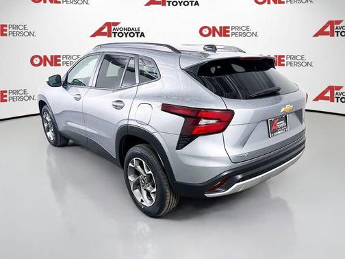 Sterling Gray Metallic 2025 Chevrolet Trax LT