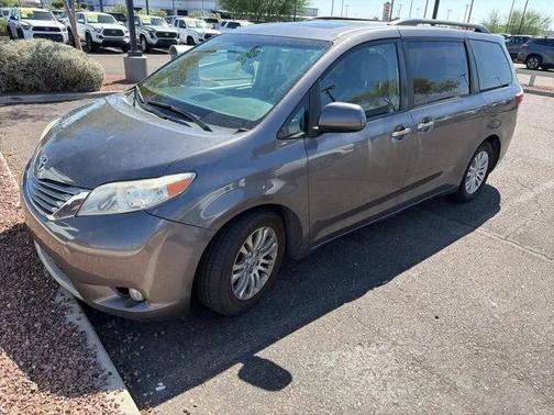 2017 Toyota Sienna XLE