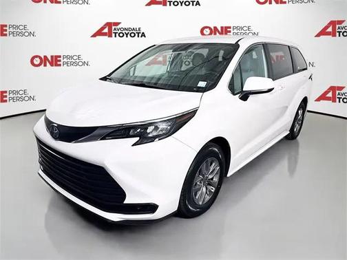 2025 Toyota Sienna LE