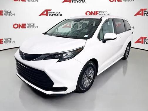 2025 Toyota Sienna LE