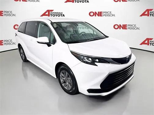 2025 Toyota Sienna LE