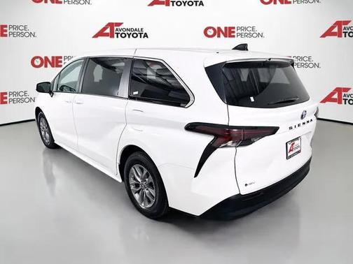 2025 Toyota Sienna LE