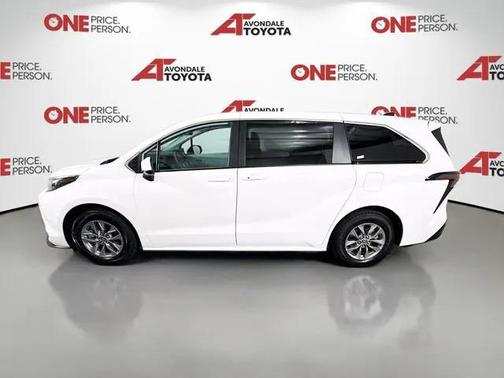 2025 Toyota Sienna LE