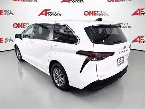 2025 Toyota Sienna LE