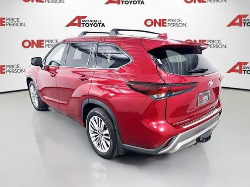 2026 Toyota Highlander Hybrid Platinum