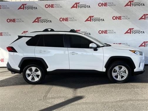 Photo 2 of 33 of 2021 Toyota RAV4 XLE