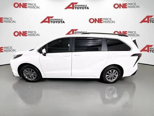 2025 Toyota Sienna LE