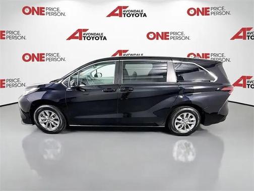 2022 Toyota Sienna LE