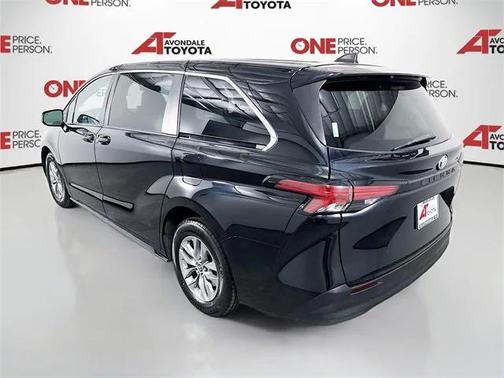 2022 Toyota Sienna LE