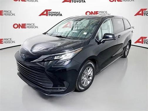 2022 Toyota Sienna LE