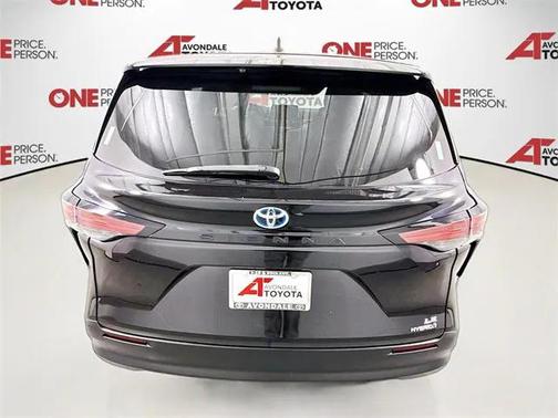 2022 Toyota Sienna LE