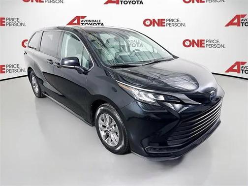 2022 Toyota Sienna LE