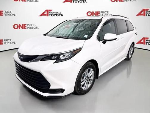 2025 Toyota Sienna XLE