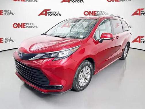 2025 Toyota Sienna LE
