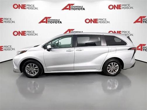 2022 Toyota Sienna LE