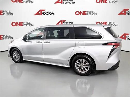 2022 Toyota Sienna LE