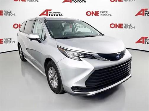 2022 Toyota Sienna LE