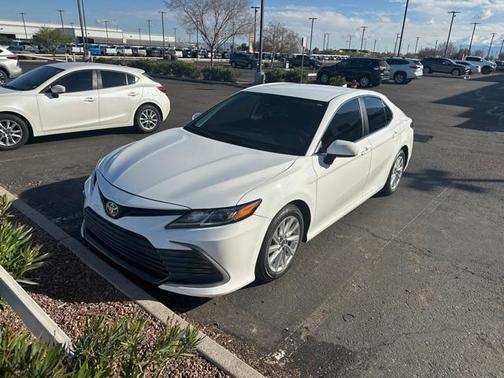 Photo 1 of 3 of 2021 Toyota Camry LE