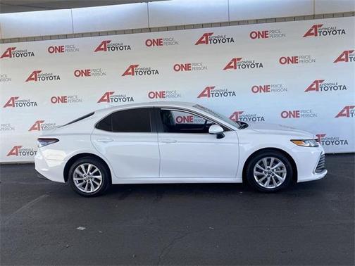 Photo 2 of 32 of 2021 Toyota Camry LE
