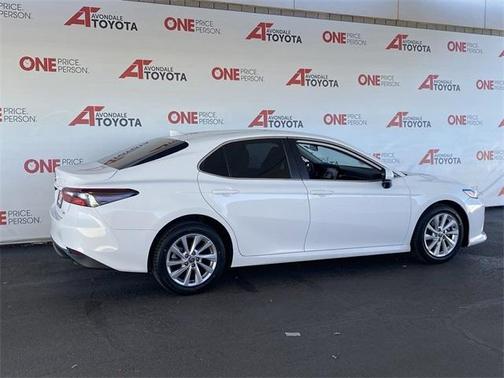 Photo 4 of 32 of 2021 Toyota Camry LE