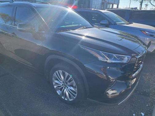 2023 Toyota Highlander Platinum