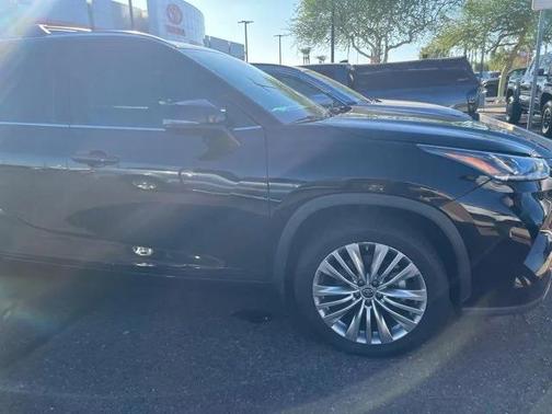 2023 Toyota Highlander Platinum