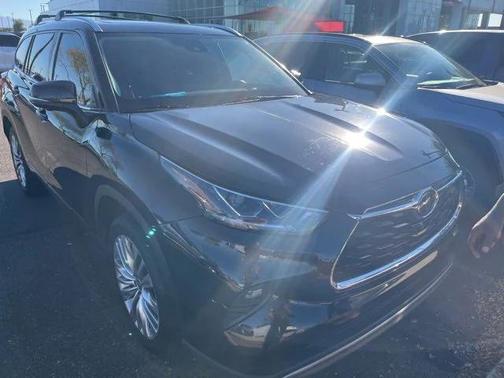 2023 Toyota Highlander Platinum