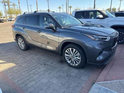 2023 Toyota Highlander Platinum