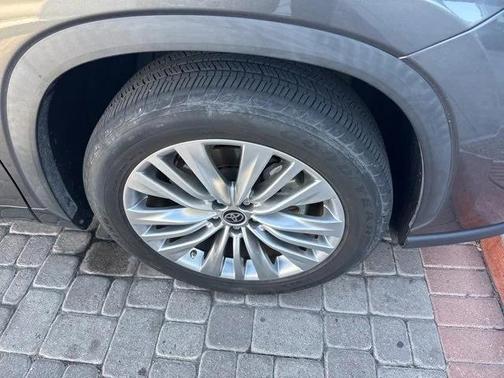 2023 Toyota Highlander Platinum