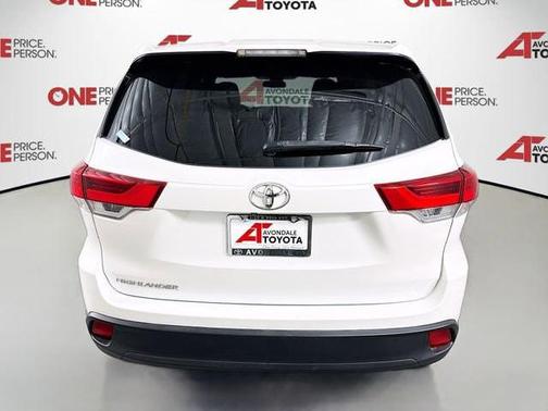 Blizzard Pearl 2019 Toyota Highlander LE
