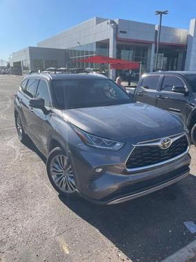 2022 Toyota Highlander Platinum
