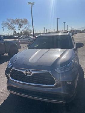 2022 Toyota Highlander Platinum